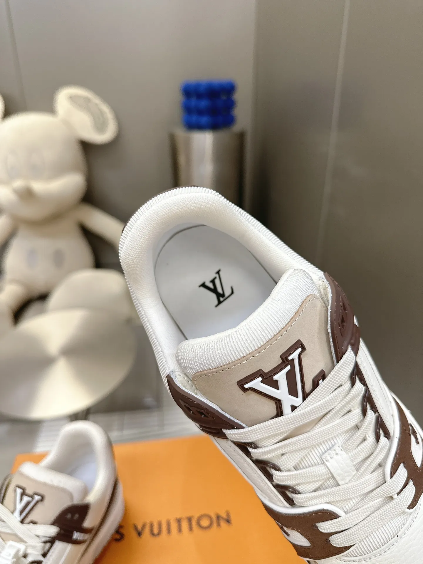 👟👟Ex-factory price 840👟👟The highest version on the Internet⚠️Feel free to compare! 2021🔥New model, purchase quality LV~Louis Vuitton by Virgin Abloh’s best-looking sneakers, Donkey Brand strongly recommends new products, official website limited edition retro basketball sneakers! Both high and low tops cost money to purchase 1:1 accurate replicas of the originals. The details are invincible, full of sincerity, imported custom-made original cowhide, the original package method is the same, the details are 100% restored, and the private model customized the original one-piece T👟👟factory price U outsole, which is different from other brands. Without the original version, this effect cannot be achieved! 35-45 (46 is custom-made and non-refundable) Some colors are available in women’s styles